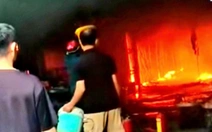 Cháy lớn thiêu rụi 8 ki ốt ở khu vực chợ Bình Giang