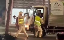 Khống chế lái xe có nồng độ cồn cố tình 'thông chốt', va chạm với xe cảnh sát giao thông