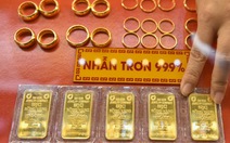 Giá vàng, bạc hạ nhiệt do áp lực chốt lời