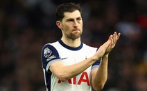 Fan Tottenham ‘sốc’ khi hậu vệ Ben Davies được cân nhắc làm HLV tạm quyền