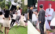 Cô gái 'gục ngã' khi giật hoa cưới