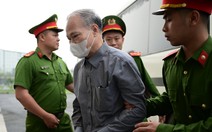 Chùm ảnh cựu thứ trưởng và 20 người ra tòa vụ doanh nghiệp hối lộ 40 tỉ