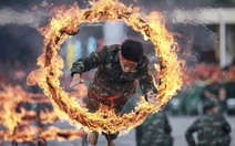 Mãn nhãn với múa súng, đặc công diễn võ tại đồng diễn Quân khu 7