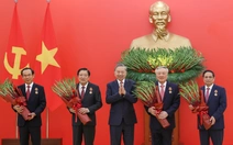 Tổng Bí thư Tô Lâm trao huân chương, huy hiệu Đảng tặng Thủ tướng Phạm Minh Chính và các lãnh đạo