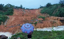 8 người đi rẫy về qua suối gặp lũ quét, 3 người bị vùi lấp