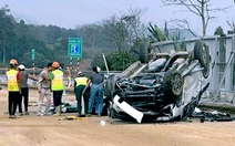 Ô tô liên tục tông vào hàng rào thi công mở rộng cao tốc 2 làn, Cục CSGT khuyến cáo gì?
