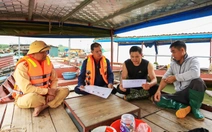 Đưa thông tin bầu cử đến với cử tri vùng sông nước ở Hà Nội