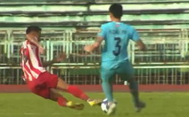 Bùi Xuân Quý lãnh thẻ đỏ vì 'ăn chân' cầu thủ Xuân Thiện Phú Thọ