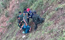Xe tải lao xuống vực sâu 200m, hơn 2 giờ mới đưa được thi thể nạn nhân lên