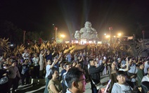 Hơn 20.000 người dự Lễ hội hoa đăng Thiên Cấm Sơn trong đêm