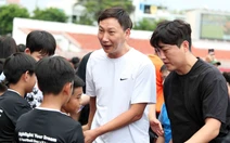 HLV Kim Sang Sik làm 'náo động' sân Thống Nhất