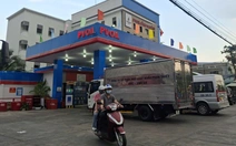 Giá xăng dầu vọt lên, nhà xe nói 'không kham nổi', rục rịch tăng cước phí