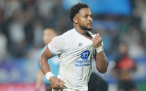 Xuân Son bỏ lỡ không tưởng, Nam Định vất vả thắng đội cuối bảng