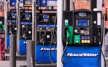 Giá dầu thế giới vượt 100 USD/thùng lần đầu trong 4 năm