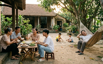 Dịp nghỉ lễ 30-4: Nằm võng, uống cà phê sữa, team building, mặc áo cờ đỏ sao vàng… còn gì bằng!