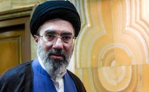 Lãnh tụ tối cao Iran bị thương nặng ở mặt và chân?