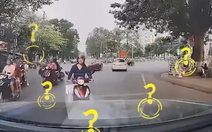 Tài xế hoang mang khi bị cô gái bỗng dưng "đâm" vào đầu xe