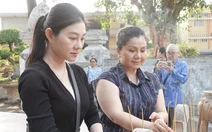 Tú Sương, Quế Trân, Võ Minh Lâm thắp nhang ở lăng Lê Văn Duyệt, xin phép làm vở cải lương về ông