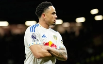 10 người Man United gục ngã trước Leeds, vị trí thứ ba lung lay