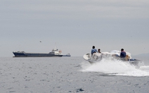 Trung Đông sáng 16-4: Iran dọa đánh chìm tàu Mỹ ở eo biển Hormuz; Mỹ buộc ít nhất 10 tàu quay đầu