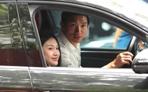 Văn Hậu lái Porsche đưa vợ cùng đi gia hạn hợp đồng với câu lạc bộ Công An Hà Nội