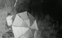 Cần thủ bị cá giật xuống hồ