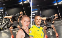 Ngôi sao Chelsea dùng bạn gái làm tạ đẩy ngực