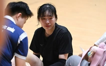 Sao bóng chuyền nữ Trung Quốc khóc nức nở sau trận thua tại Việt Nam