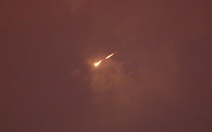 Trung Đông sáng 3-4: Liên minh tìm cách giải cứu tàu ở Hormuz; Iran không kích UAE, Bahrain, Israel