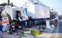 Xe tải mất lái tông liên hoàn nhiều xe máy trên quốc lộ 1, tài xế bất tỉnh
