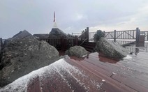 Mưa đá trên đỉnh Fansipan