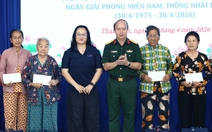 Bộ Tư lệnh TP.HCM tặng học bổng cho trẻ em nghèo xã đảo Thạnh An