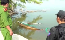 Bắt quả tang 'cát tặc' trên sông Cái qua Nha Trang