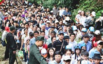 Người dân nườm nượp đổ về Đền Hùng trước ngày giỗ Tổ