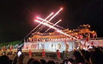 Ngàn người đổ về Đại Nội Huế xem 'Hoàng cung huyền ảo'