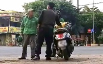 Người đàn ông lái xe Jeep ngược chiều, đe dọa tài xế xe công nghệ