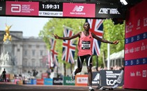 Lần đầu trong lịch sử có người chạy marathon dưới 2 giờ