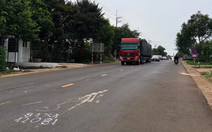 2 xe máy chạy ngược chiều lao vào nhau, 3 người chết