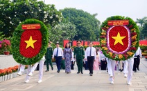Lãnh đạo TP.HCM dâng hương tưởng nhớ Chủ tịch Hồ Chí Minh, các Anh hùng liệt sĩ