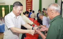 Đoàn Tuyên giáo và Dân vận Thành ủy TP.HCM thăm, tặng quà đồng bào Chăm, cựu chiến binh dịp 30-4