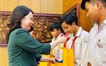 Phó chủ tịch nước Võ Thị Ánh Xuân thăm, tặng quà gia đình chính sách, công nhân lao động Đồng Tháp