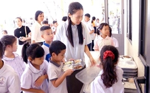 Thịt bẩn vào trường học: Ai là nạn nhân?