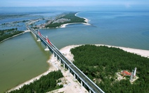 Cầu vượt biển dài nhất miền Trung chính thức thông xe