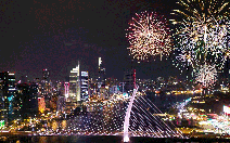 Trực tiếp: Pháo hoa nghệ thuật dịp kỷ niệm 51 năm Ngày Giải phóng miền Nam, thống nhất đất nước 30-4