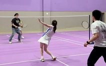 Cô gái uốn éo khi chơi cầu lông gặp đồng đội 'báo quá báo'