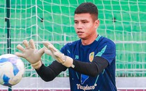 Thủ môn nhập viện, bị gãy xương gò má ở sân Cao Lãnh