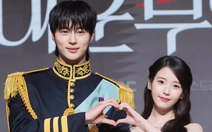 IU, Byeon Woo Seok viết lại chuyện tình dang dở sau 10 năm với Perfect Crown
