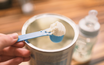 Bệnh nhi 3 tháng tuổi sốc phản vệ nặng sau khi uống sữa công thức