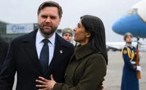 Ông Vance so sánh yêu cầu Iran phi hạt nhân hóa với hình ảnh vợ mình 'nhảy dù'