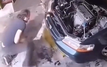 Thợ sửa ô tô ngã 'dập mông' vì đồng nghiệp 'báo quá báo'